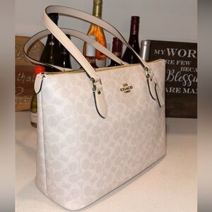 Gallery Tote in Signature coated canvas